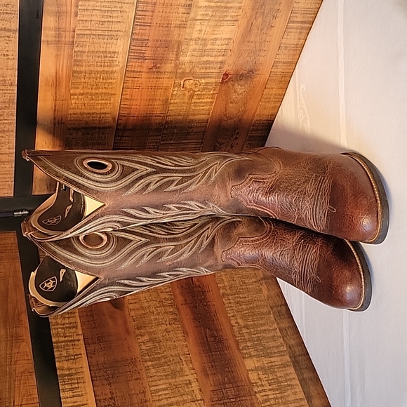 Gorgeous Men's Ariat Cowboy Boots EUC 11ee - Picture 2 of 8